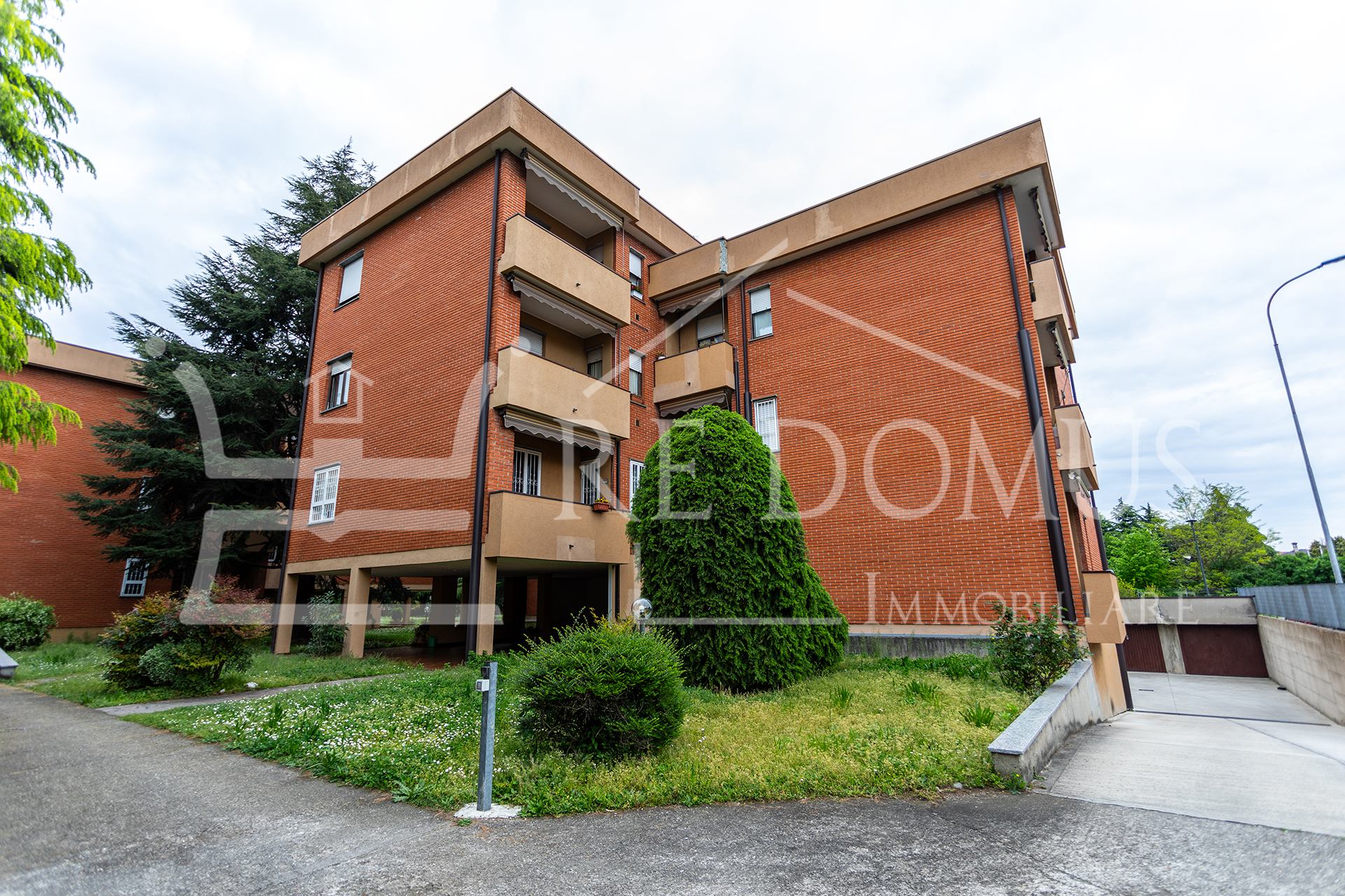 3 locali cucina abitabile e doppi servizi. Box doppio!