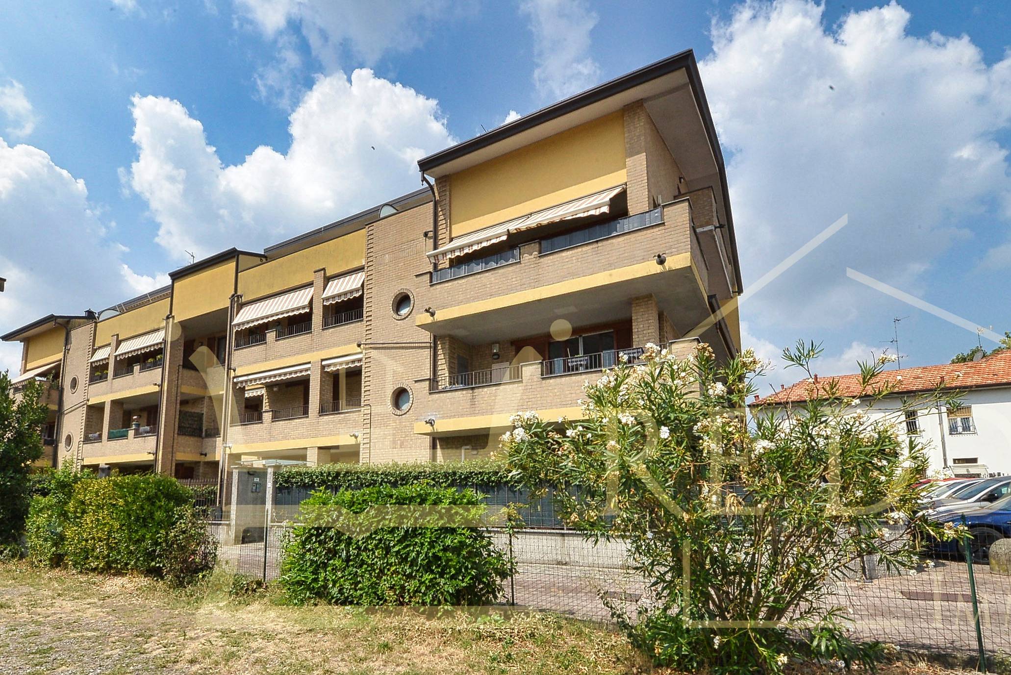 3 locali con doppio terrazzo e balcone. Compreso box!